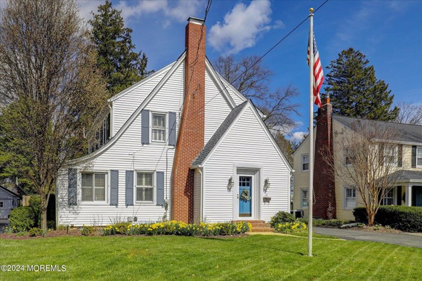 Dutch Colonial, Single Family Residence - Freehold, NJ