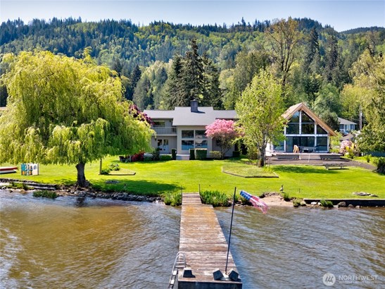 Welcome to paradise! 23631 Glenn Allen Place.