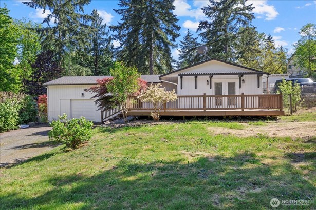 Remodeled rambler, convenient location