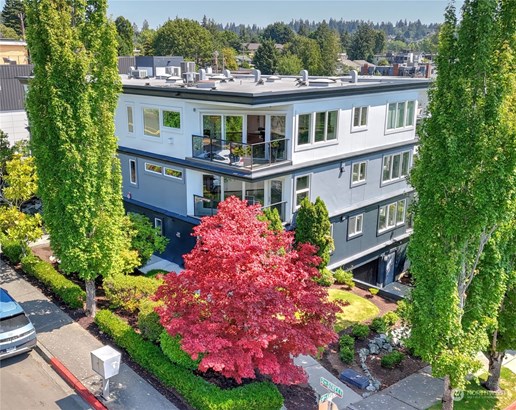This exceptional top floor condo has been renovated throughout and resides in the heart of downtown Kirkland!