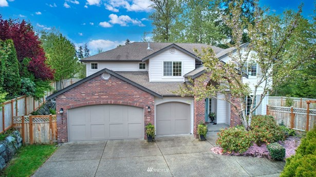 Welcome to Chambord! A premier neighborhood in Sammamish located within walking distance to highly rated Lake Washington schools, Soaring Eagle Park and the Plateau Golf and Country Club.