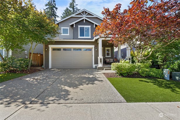 Welcome Home!  Check out the low maintenance turf in the front & back yard!