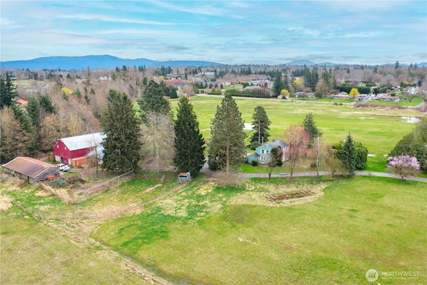 This incredible 10.42 acre property sits far back off the Guide Meridian, in a peaceful farm setting. Enjoy the farm life with the benefit and convenience of being just a few miles from shopping, medical and other amenities.