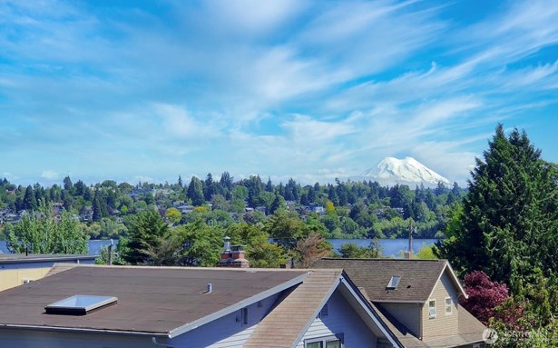 Top floor: Enjoy morning coffee or evening wine with postcard-worthy views of Green Lake and the Mt. Rainer