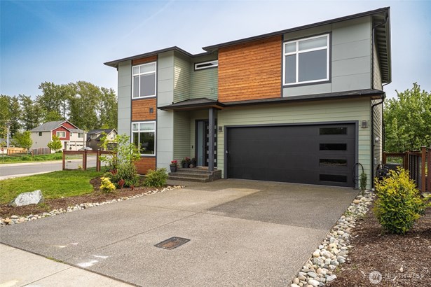 Proudly presenting 6233 Fernridge Dr