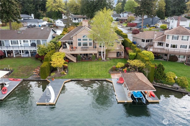 Exceptional Tapps Island western exposure waterfront home located in protected cove.