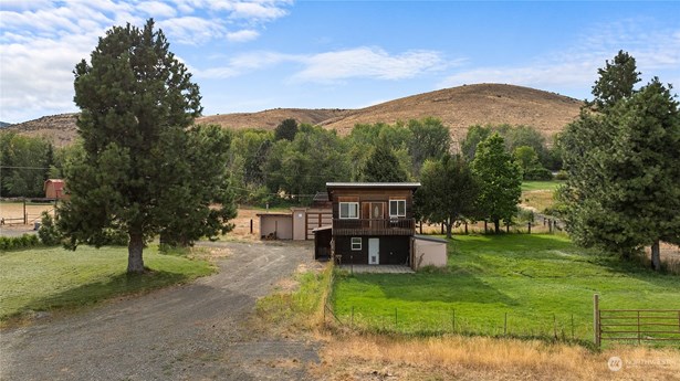 1781 Quail Run Trail, located on outskirts of Ellensburg, Wa, surrounded by the rolling hills of Kittitas County.