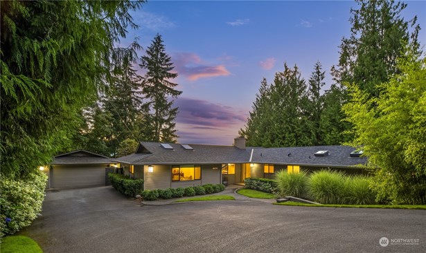 Rare, one level living on flat acreage tucked away in the pastoral charm of Overdale Park - a coveted North Issaquah neighborhood offering an architectural mix of luxury residences on private, estate-sized lots. Desirable Iss Schools!