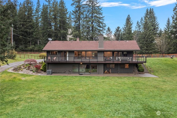 2 level 3,835 sq ft home in Maple Valley on 10+ acres