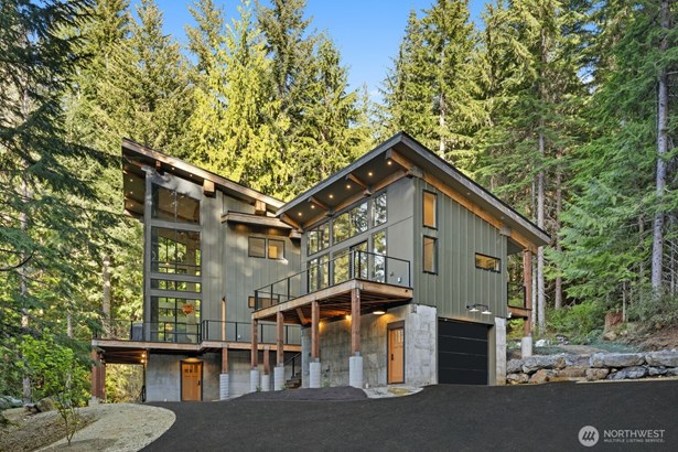 Welcome to 2982 Kachess Lake Road where sophistication meets nature.