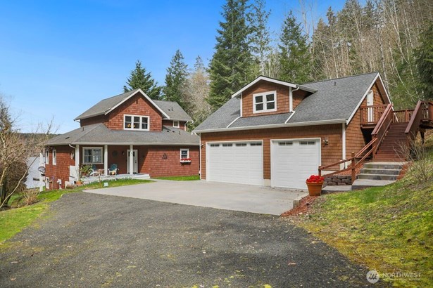 ADU (additional dwelling unit, private deck & entrance.