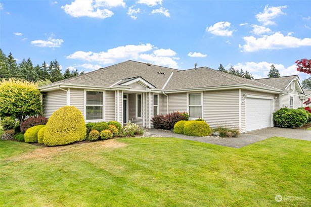 Gated community of Chambers Garden. Covered front porch so great for the Pacific Northwest.