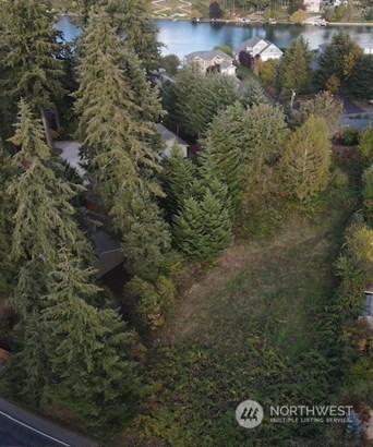 Beautiful vacant lot-moments away from Lake Tapps