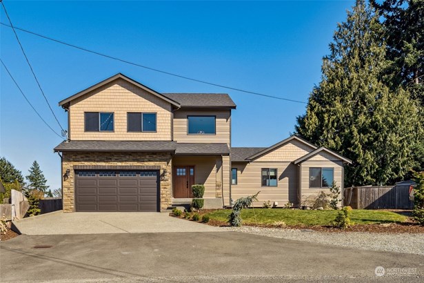 Elevate your lifestyle at this newer custom built home in convenient Edgewood location. Enjoy the added convenience of on-site RV Parking with space just to the right of the home.
