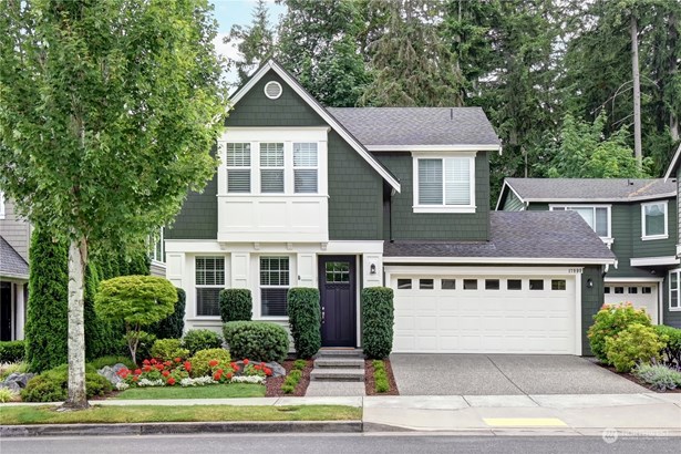 This meticulously maintained Craftsman-style home is the epitome of comfort and elegance. Nestled in the highly sought-after Parkridge community, it offers the perfect blend of traditional charm and modern conveniences.