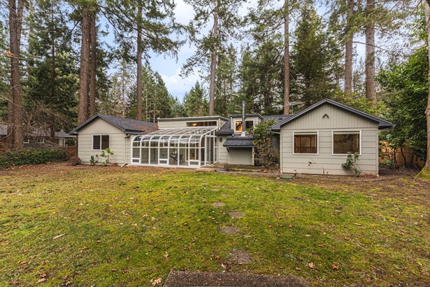 450 Whispering Pines Ln - Grants Pass, O