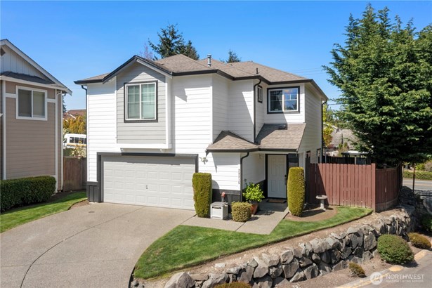 Large drive with private garage