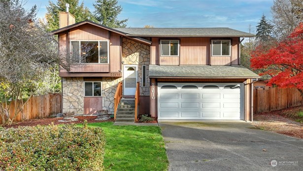 Welcome to this charming split-level home that perfectly balances comfort and functionality!