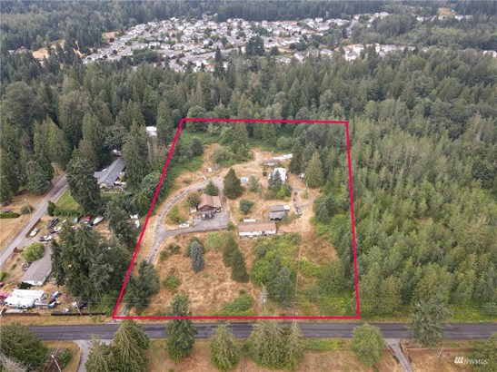 Three tax parcels total 4.77 Ac with two manufactured homes, outbuilding and garage.