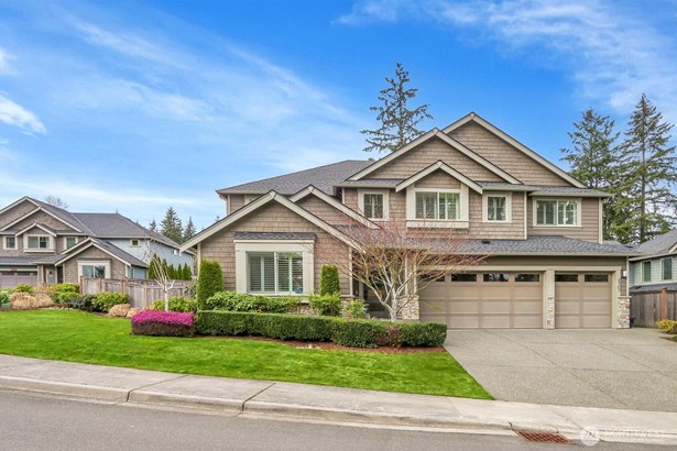 A lovely quiet neighborhood of 8 luxury homes with mature landscaping (Japanese Maple will be blooming shortly!) Lots of room to garden in the back yard area.