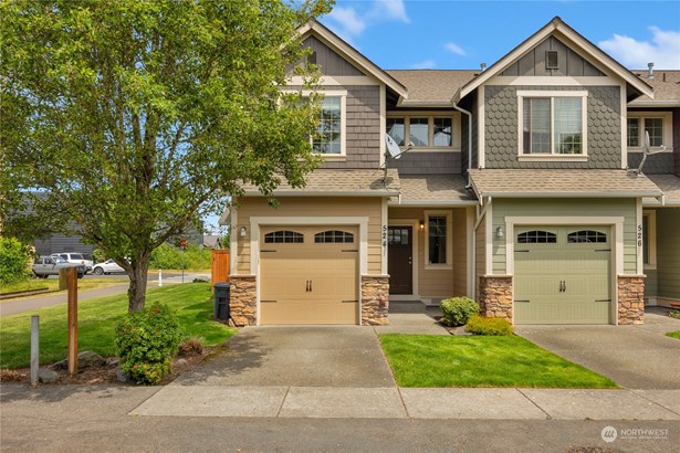 Beautiful well kept townhome in the heart of Snohomish!