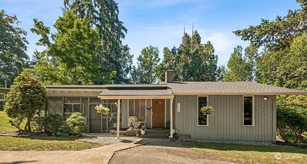 Enjoy your tour of this adorable house on it&#39;s shy 2 acre lot!