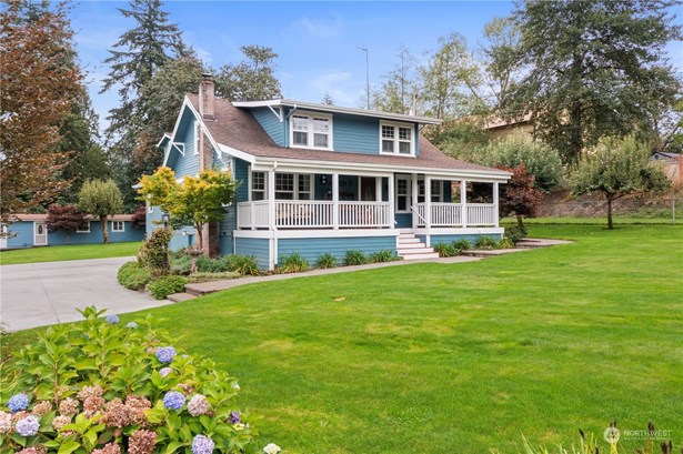 Classic 1927 Craftsman with guest house behind