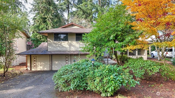 Discover an incredible opportunity to transform this charming multi-level home nestled in the desirable North Juanita neighborhood of Kirkland.