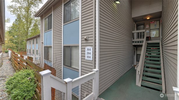 Welcome home to this charming condo in an ever so convenient location situated on Lea Hill.