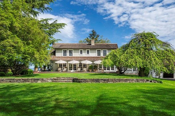 Pool, guest house & main home.