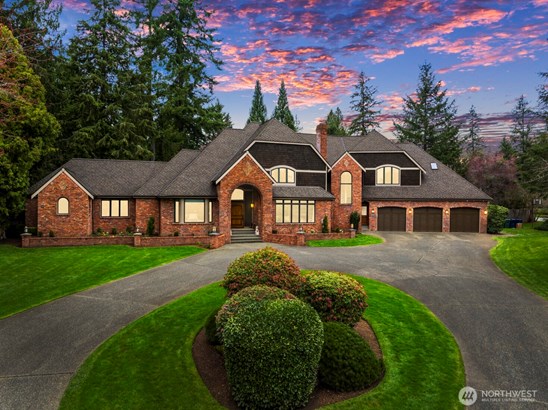Experience the perfect blend of elegance, comfort, and entertainment in this distinctive estate home in Lake of the Woods.