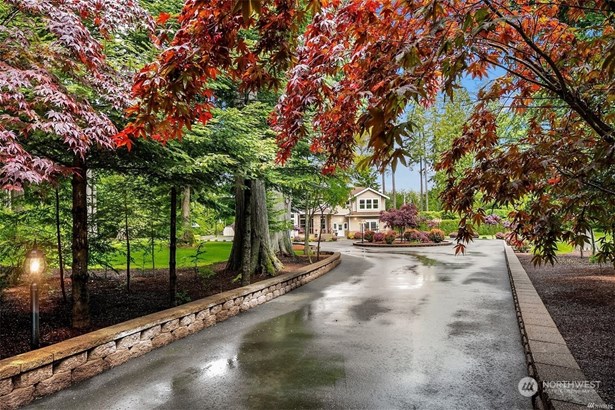 Immaculate Pre-inspected Estate in Pristine Condition - on acreage backing to the Campbell Global Forestland - with thousands of acres & miles of trails!