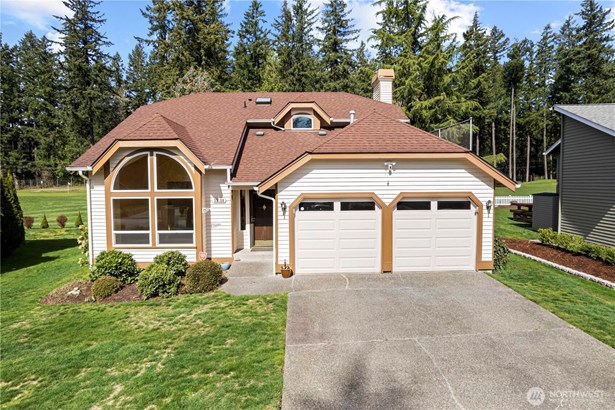 Beautiful Home on 17th Fairway