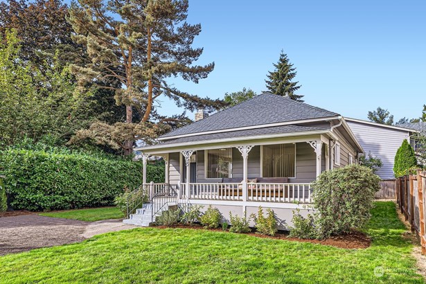 One-of-a-kind home in Issaquah&#39;s sought after Olde Town community