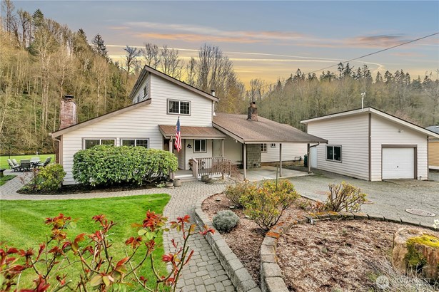 Welcome to your beautiful, river front home!