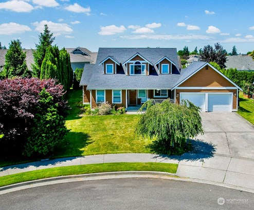 Cozy country classic in Lynden cul-de-sac