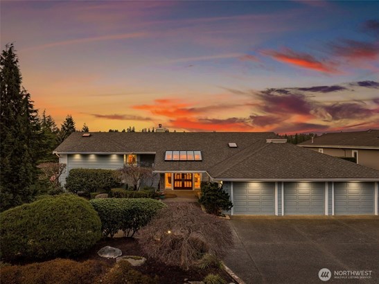 Beautiful home located in Meridian Valley Country Club -- A well-orchestrated Golfing Community where Lifestyle, Privacy, Recreation, Serenity & 24hr Security all come together.