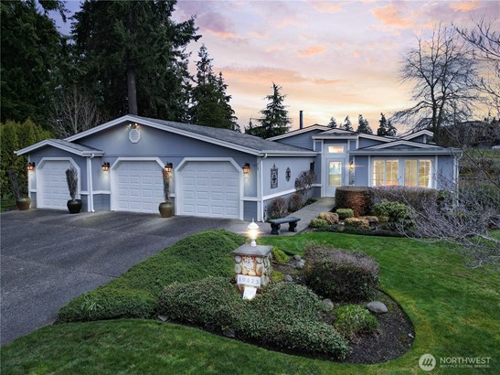 Front of home with 3 car garage