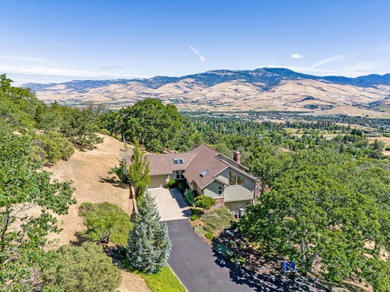 186 Morninglight Dr, Ashland, OR 97520