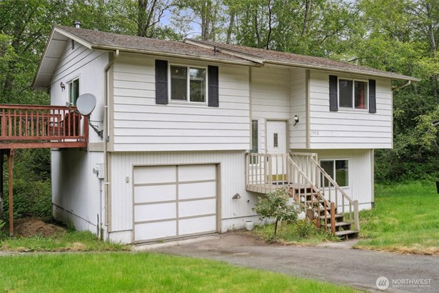 Classic Central Kitsap Split level