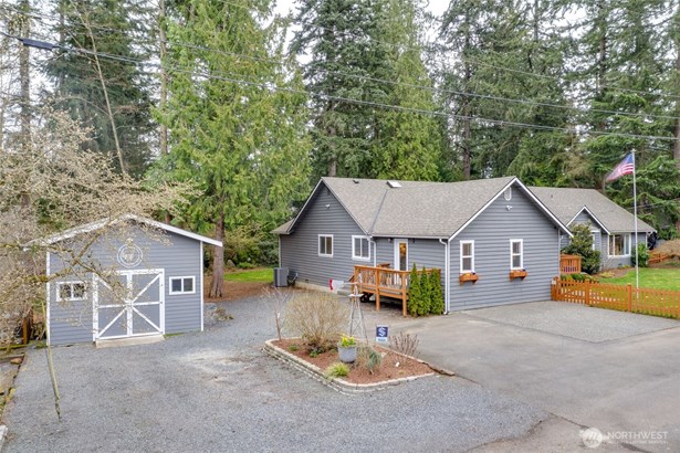 Welcome to the 3 Acre Farm urban farm in the heart of Bothell