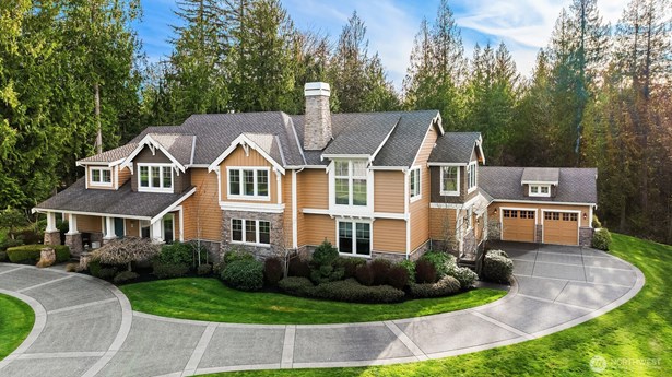 The beautiful home has pride of ownership throughout. Move in condition.  You will love the gated and private community of Aldarra Ridge!  About a 30 minute drive into downtown Bellevue, and 45 minutes into Seattle with normal traffic. 5 minutes or less to the Aldarra Golf Course.