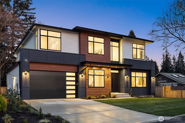 Large and bright NW contemporary design situated on a flat lot with ample parking