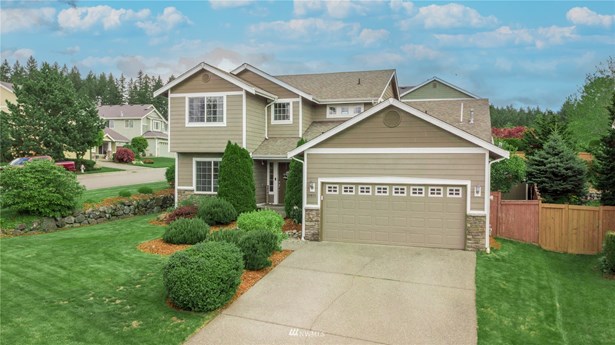 Welcome to your new home in Deer Ridge!