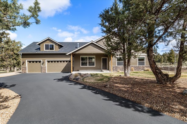 Great Location in Gated Community!