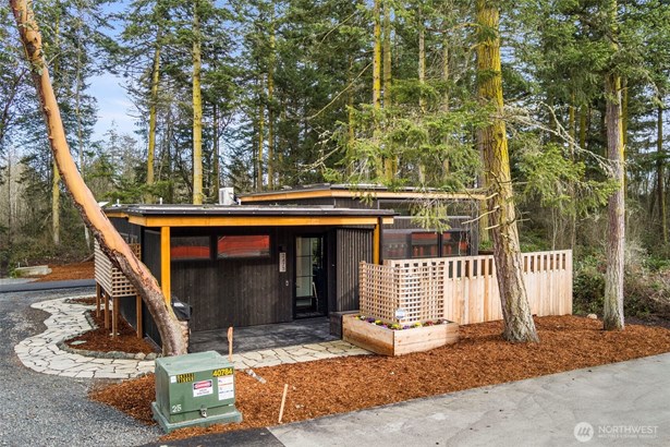Fabulous opportunity! Enjoy this one-of-a-kind retreat in the heart of Port Townsend! Less than one-year old and loaded with everything you might dream of.