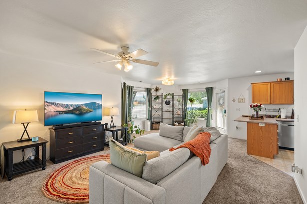 5_3015 merriman road - 05