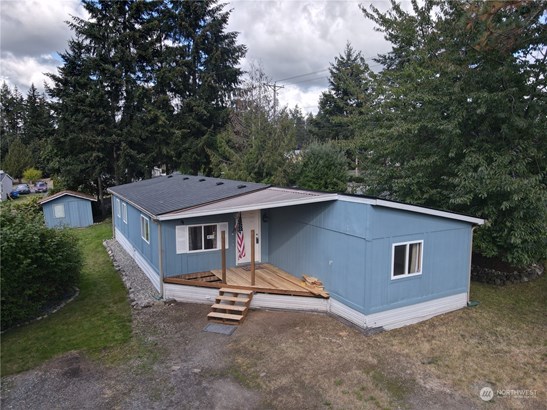 All one level 3 bedrooms  2 Full Bathrooms manufactured home on it&#39;s own land. No leased land here. Large fenced yard.