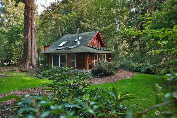 Less than a mile from Langley village, a Storybook cottage on wooded acreage!