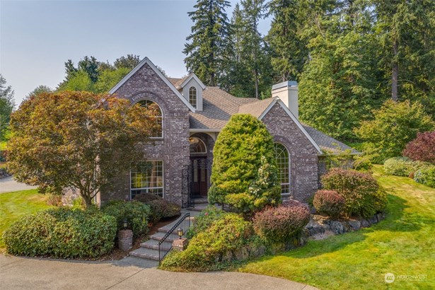 Stunning Woodinville, gated estate.